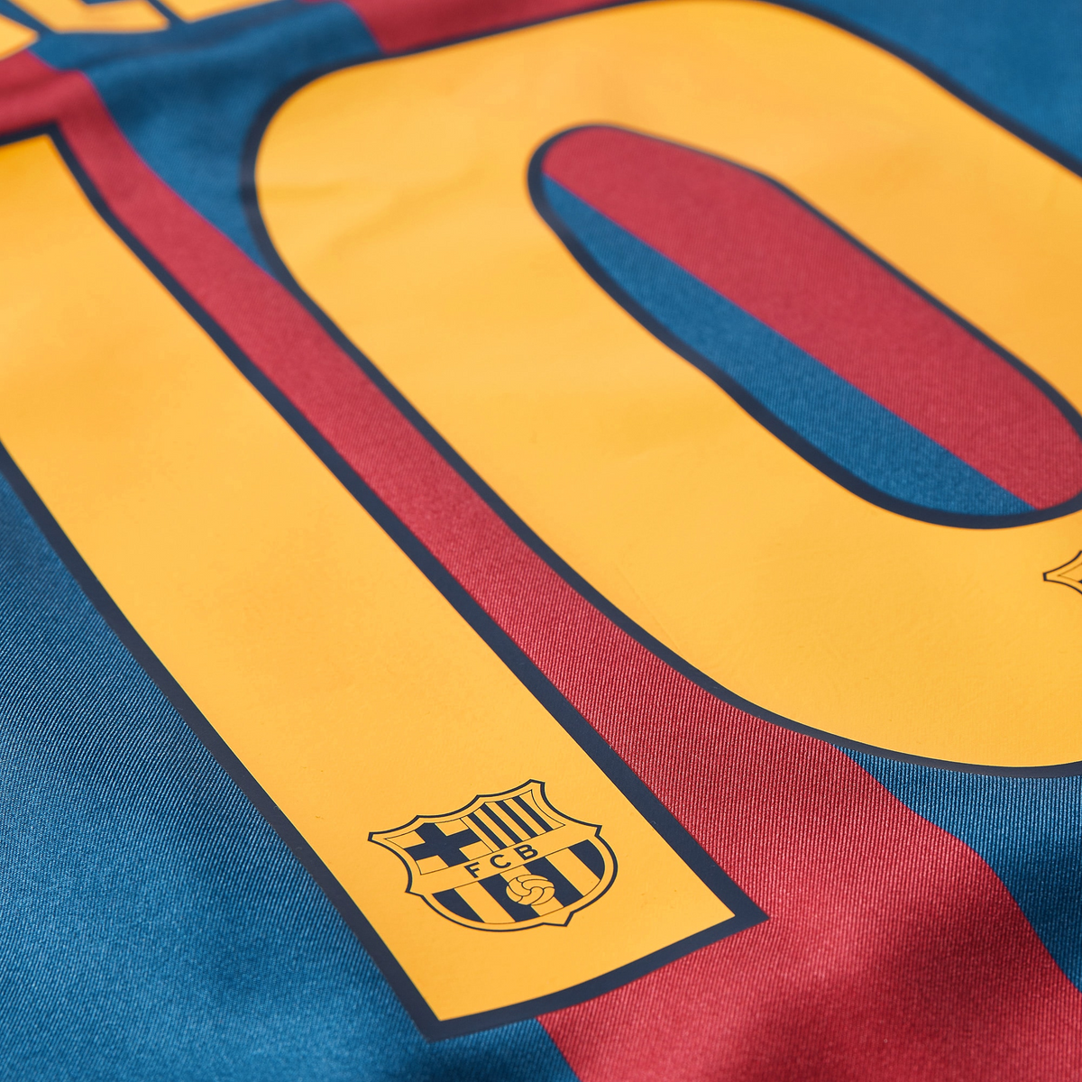 Barcelona - Retro Home 2005/06 Long Sleeve Jersey
