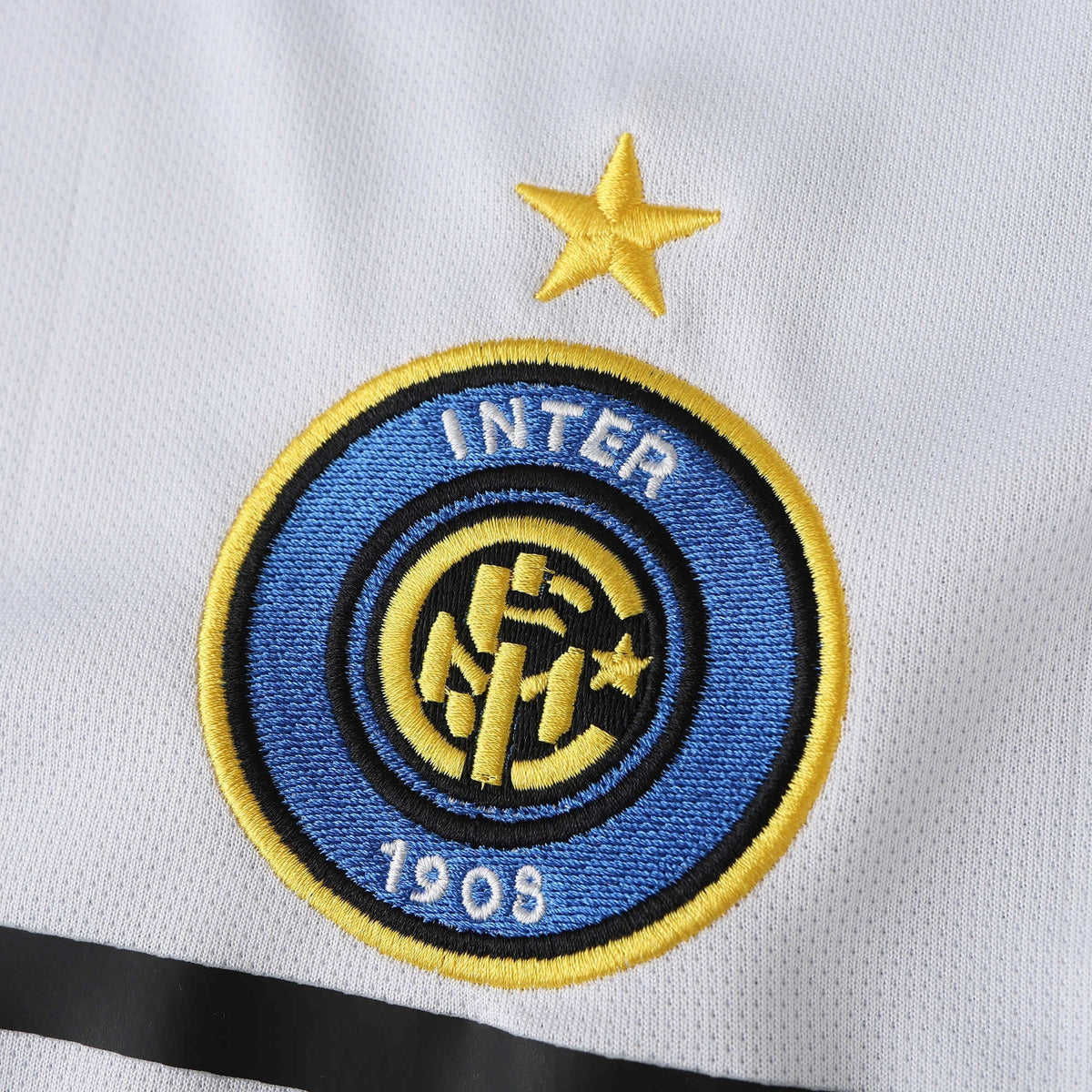 Inter Milan - Retro Away 2004/05 Jersey