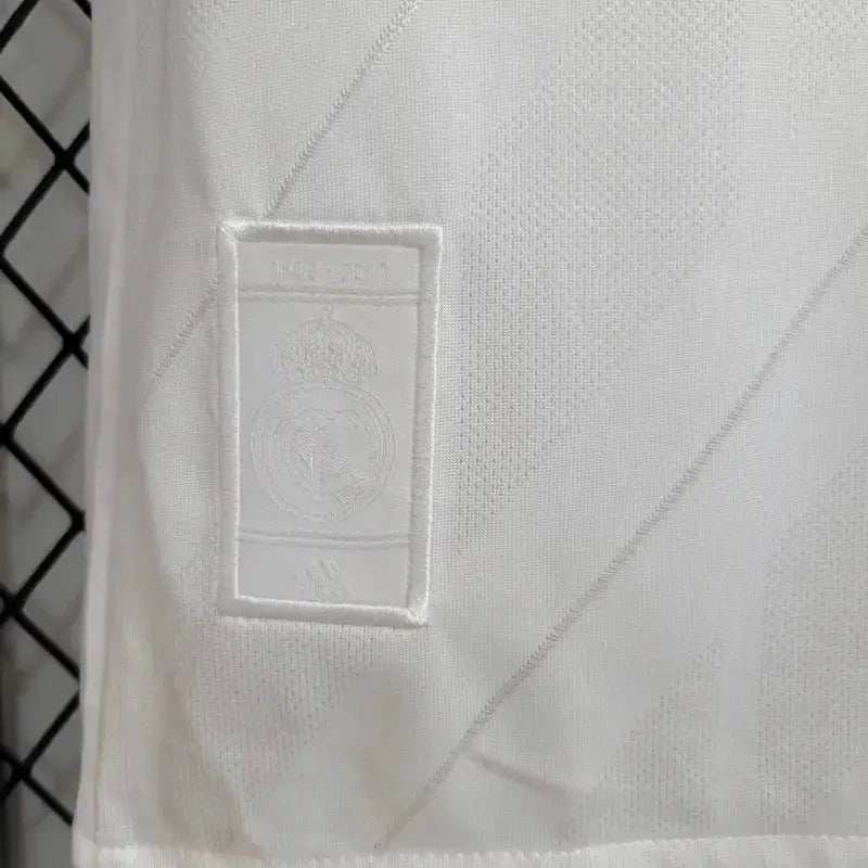 Real Madrid - Retro Home 2017/18 Jersey