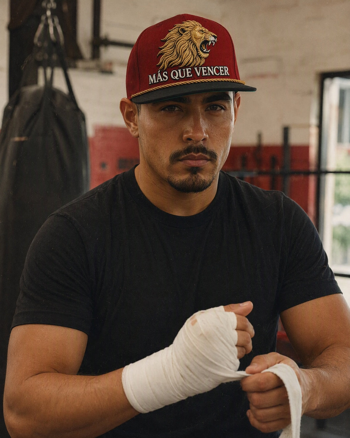Gorra Más que Vencer worn